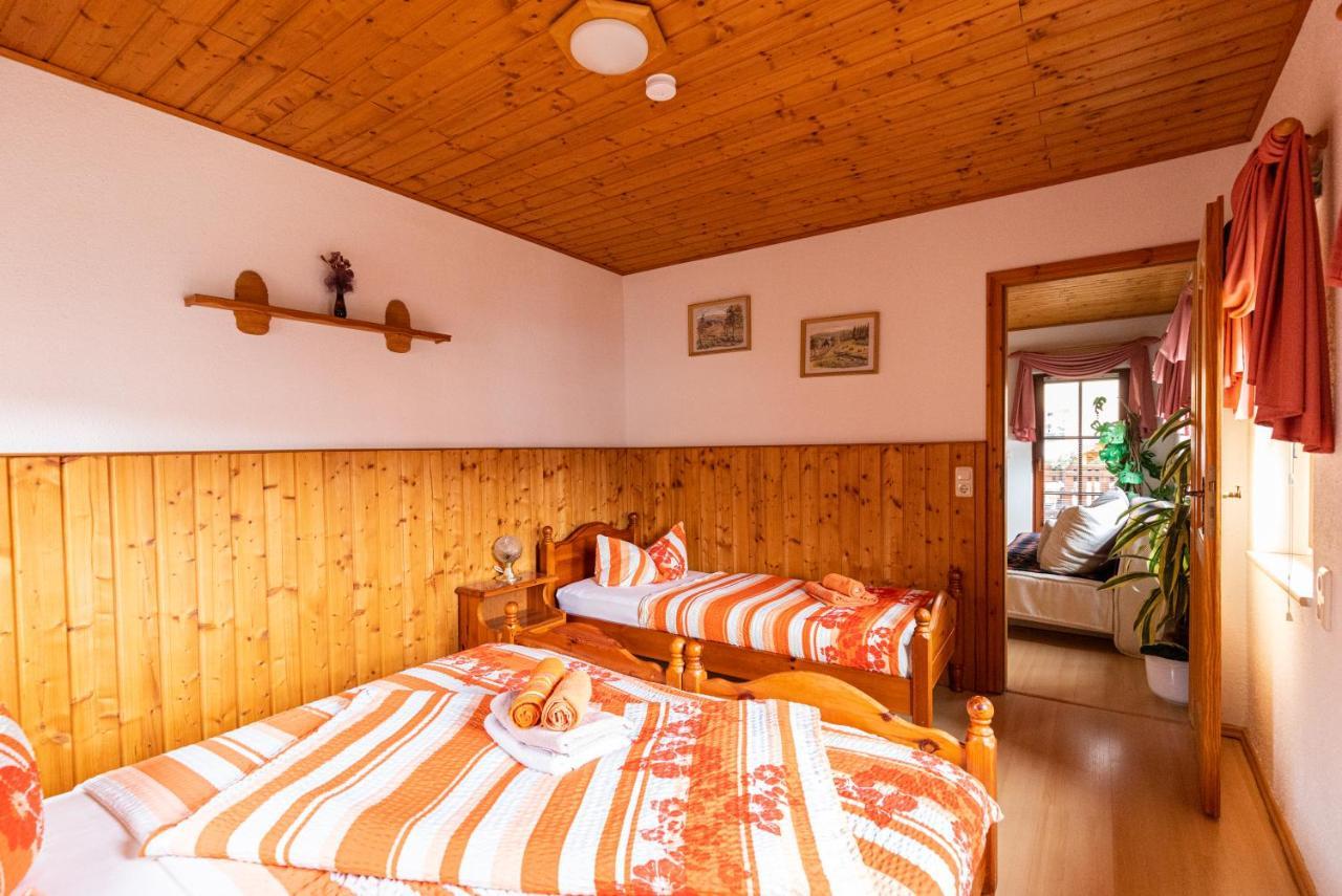 Pension Und Gaststaette Zur Knappenschaenke Thermalbad Wiesenbad Екстериор снимка