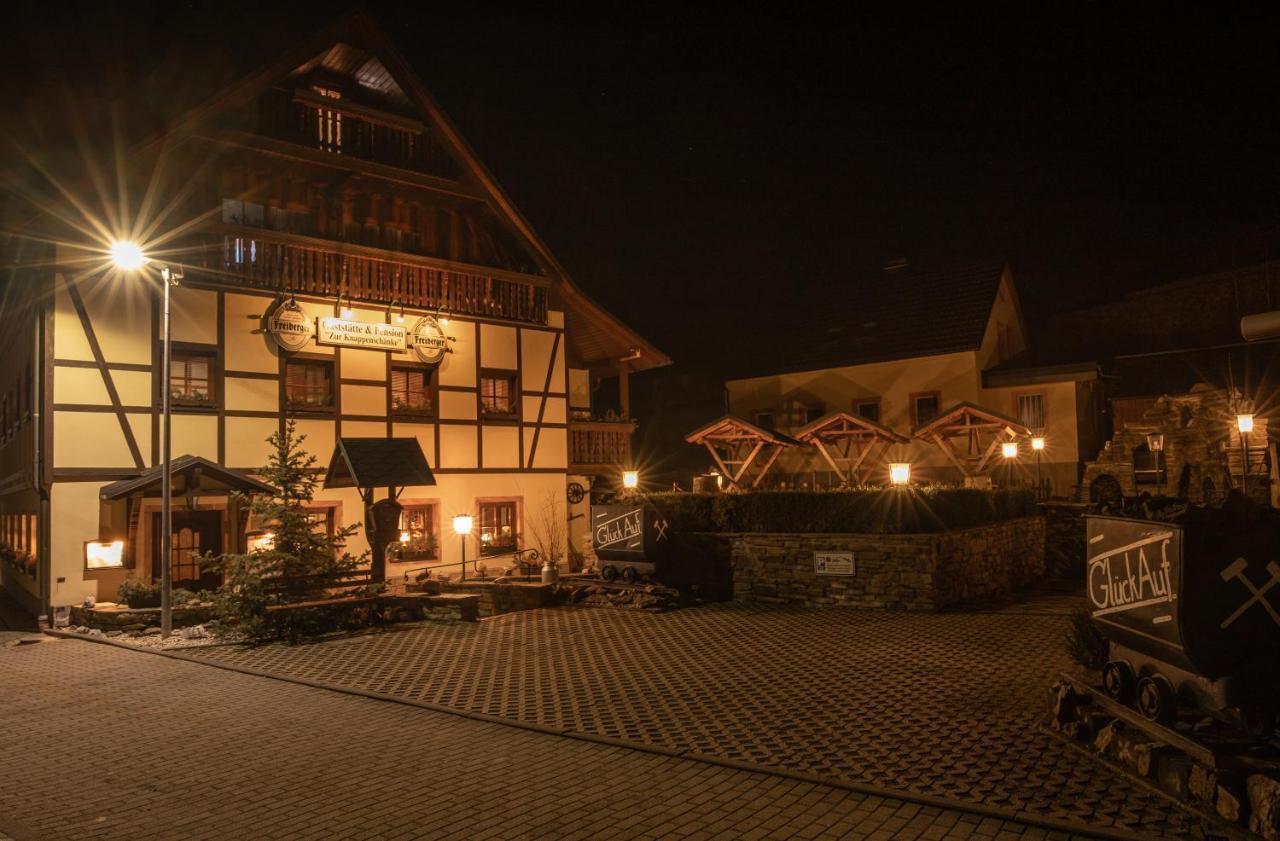 Pension Und Gaststaette Zur Knappenschaenke Thermalbad Wiesenbad Екстериор снимка