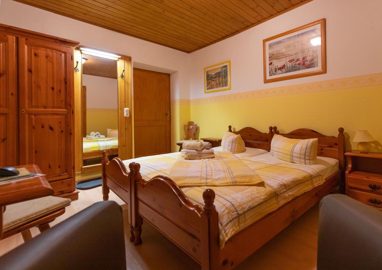Pension Und Gaststaette Zur Knappenschaenke Thermalbad Wiesenbad Екстериор снимка