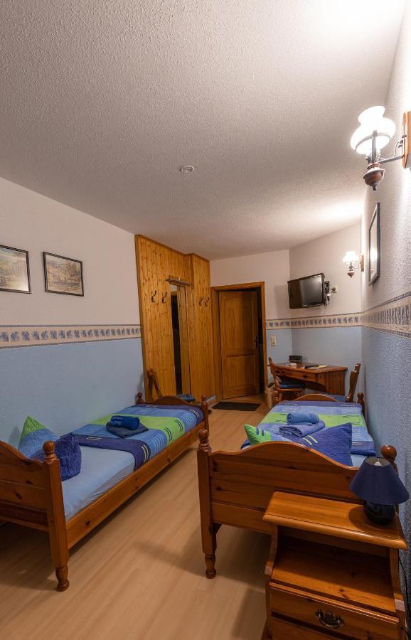 Pension Und Gaststaette Zur Knappenschaenke Thermalbad Wiesenbad Екстериор снимка