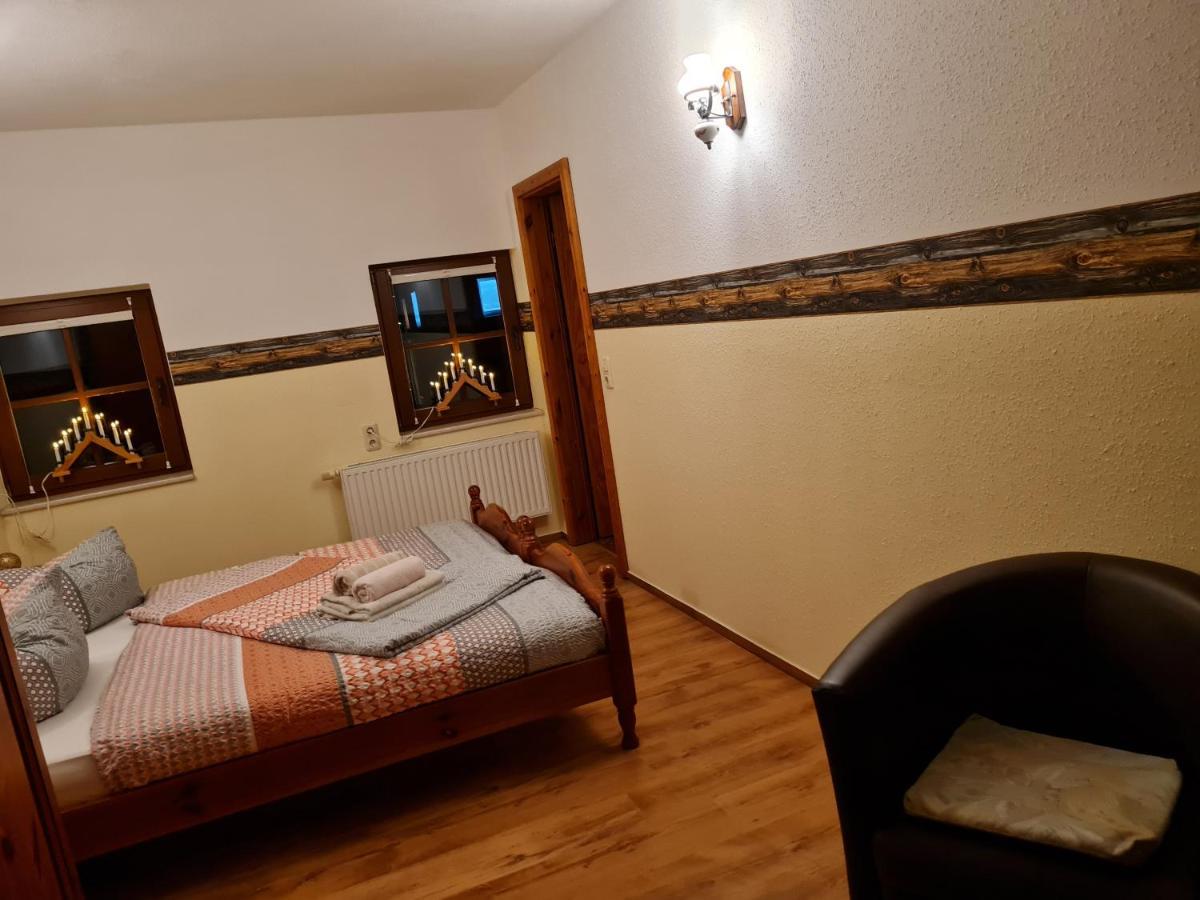 Pension Und Gaststaette Zur Knappenschaenke Thermalbad Wiesenbad Екстериор снимка